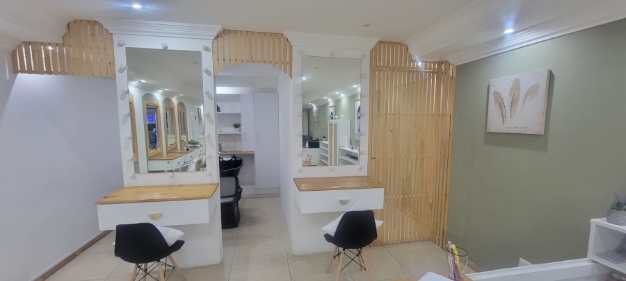 To Let commercial Property for Rent in Jeffreys Bay Central Eastern Cape